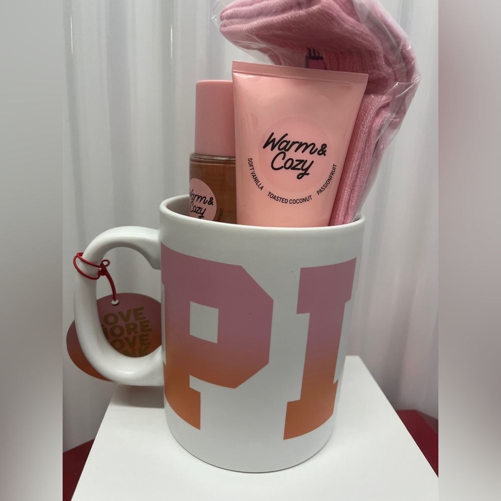 VS PINK WARM & COZY GIFT SET W/MUG